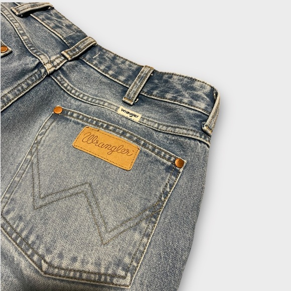 Wrangler Wanderer High Rise Flare Jean 26x32. Womens. From Free People. - Picture 8 of 9